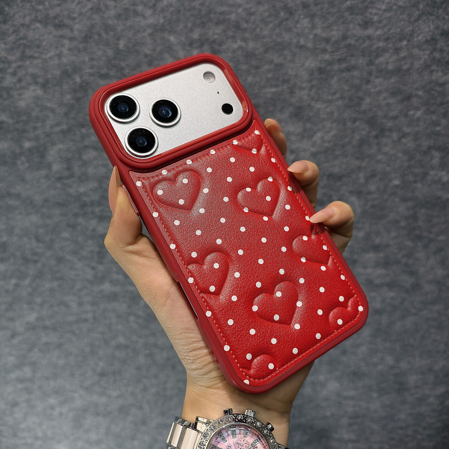 新年喜庆红适用于苹果17promax气囊鼓包爱心款压印波点iPh