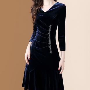 2026秋冬钉珠显瘦鱼尾裙长袖褶皱遮肚显瘦V领收腰高端丝绒连衣裙