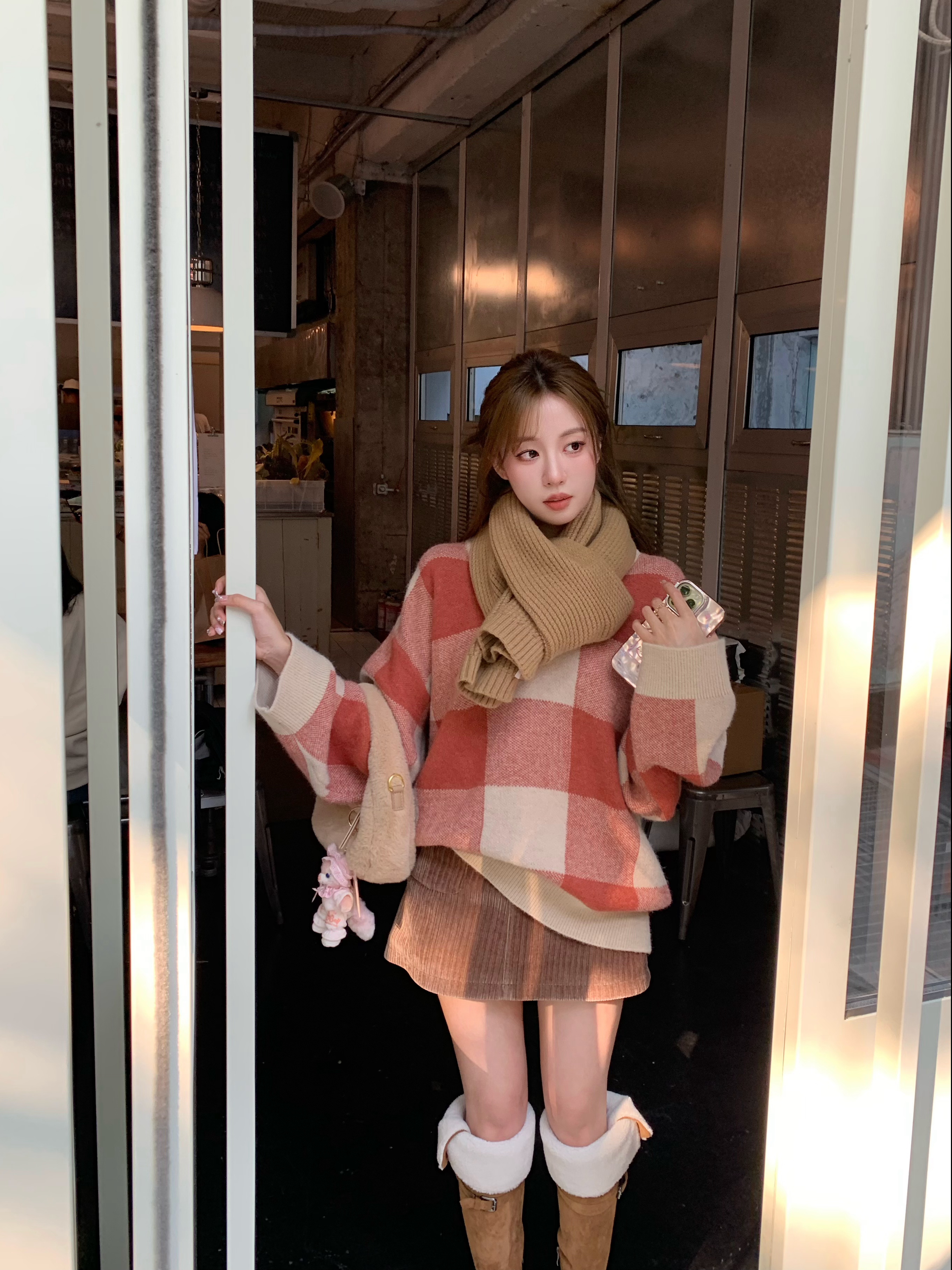 萌萌Ja」独家撞色V领毛衣