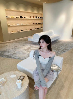 萌萌Ja」 甜心一下  白色短款修身显瘦吊带百搭内搭蝴蝶结上衣女