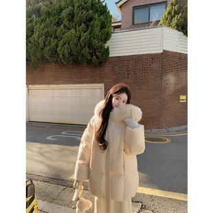 萌萌Ja 北海道奶芙 淡奶黄超大配色可拆卸狐狸毛领中长款羽绒服女