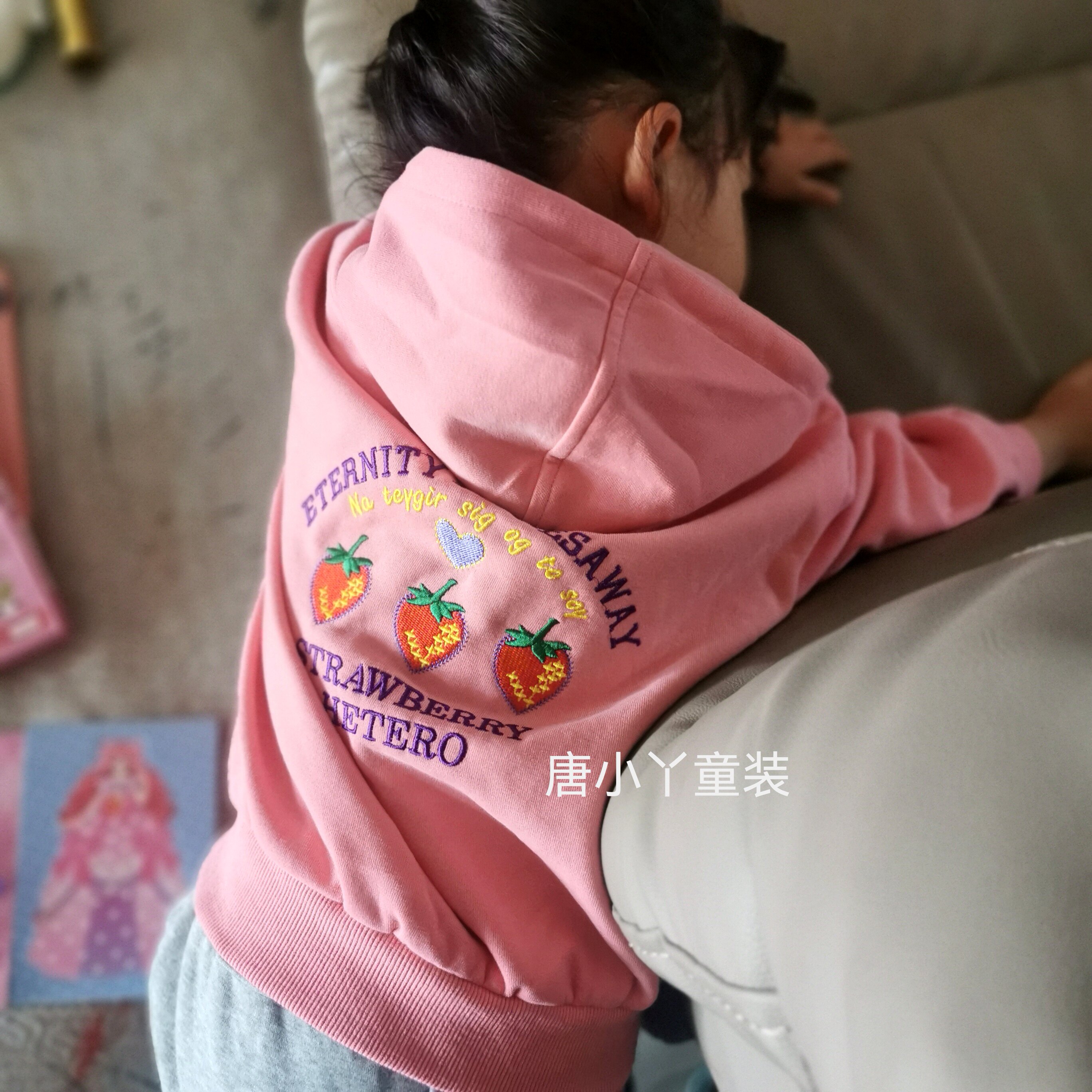 女童刺绣草莓外套连帽棉质双层带内衬拉链帽衫粉色休闲开衫春款
