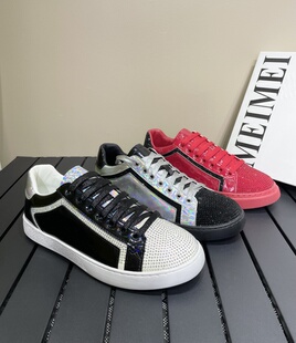 欧洲站男鞋休闲鞋软面漆皮鞋子烫钻男士板鞋男款精神小伙2380