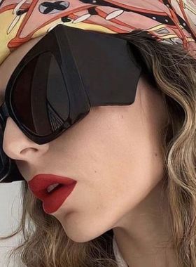 个性欧美潮宽腿大框显脸小墨镜女高级感方形遮阳度假休闲太阳眼镜