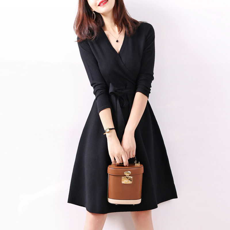 简约气质中长裙V领羊毛针织连衣裙女秋冬新款A字裙收腰显瘦打底裙