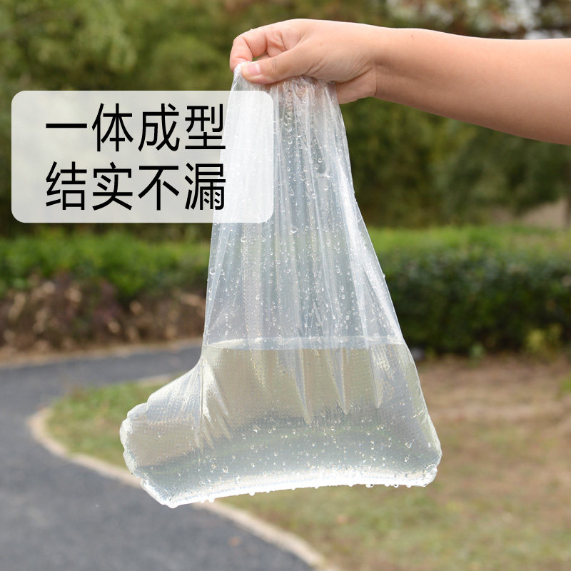 DISPOSABLE RAIN BOOT COVERS OUTDOOR WATERPROOF THICKENED WEAR-RESISTANT FOOT COVERS FOR MEN AND WOMEN AND RAINPROOF HIGH-CUT PLASTIC SHOE COVERS ARE WORN OUTSIDE IN RAINY DAYS