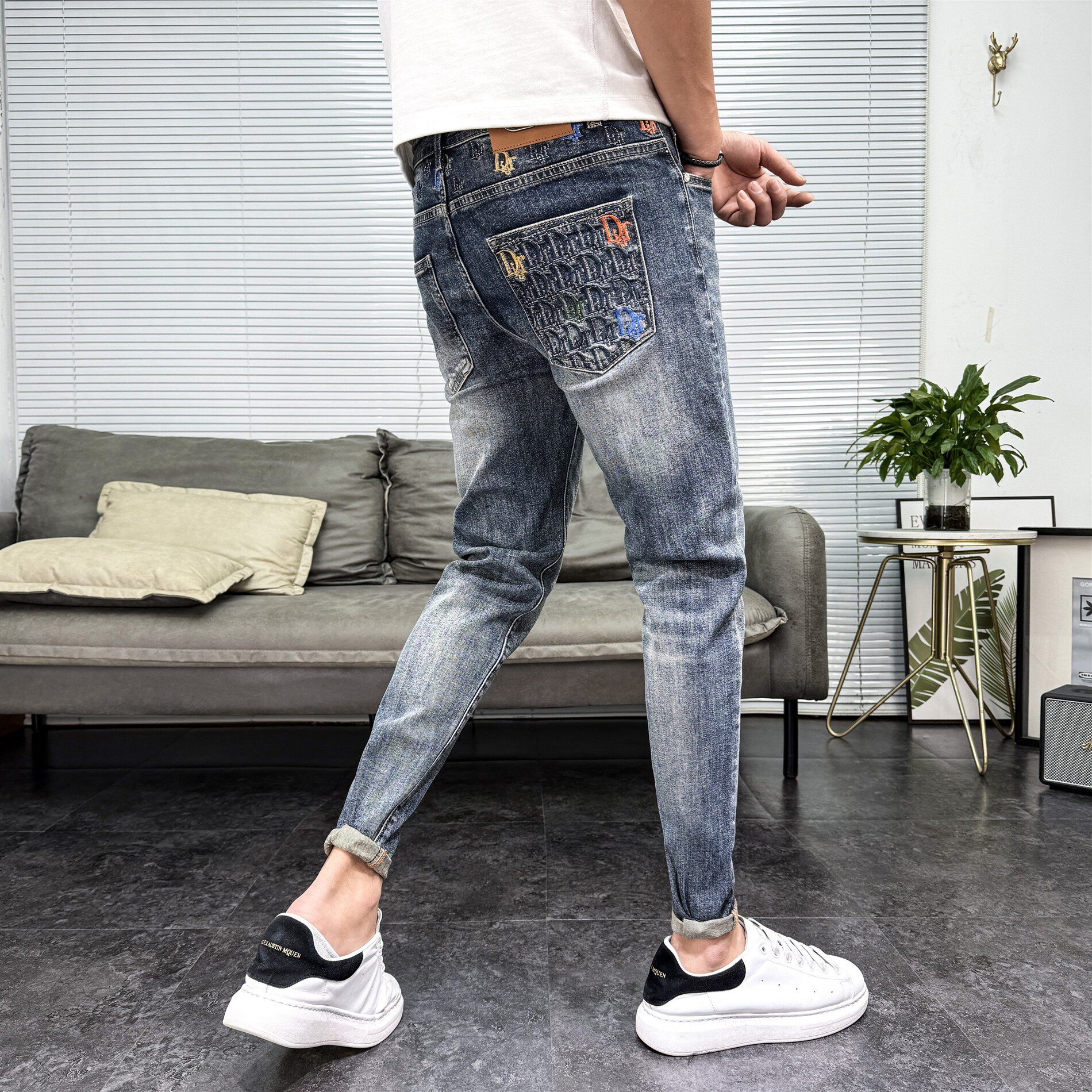 牛仔裤男2026新款刺绣低腰简约韩版薄款修身弹力潮流百搭小脚长裤