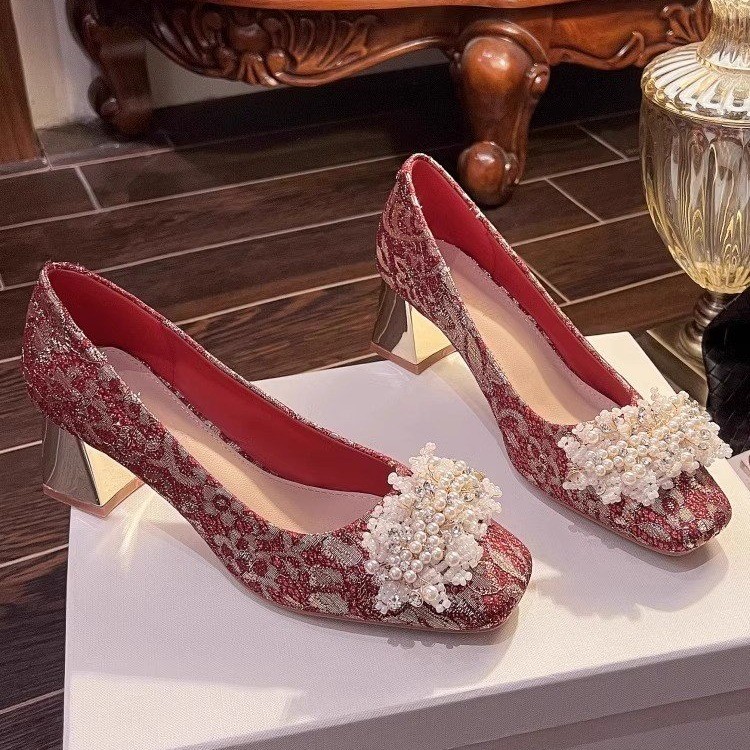 秀禾婚鞋2024新款结婚红色中式汉服刺绣敬酒方头高跟鞋粗跟单鞋女