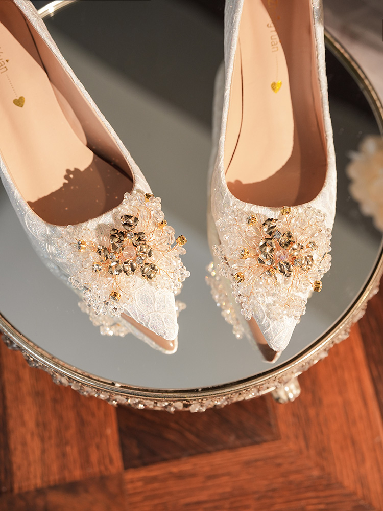 小众婚鞋女主婚纱秀禾两穿粗跟新娘鞋孕妇不累脚单鞋配礼服高级感