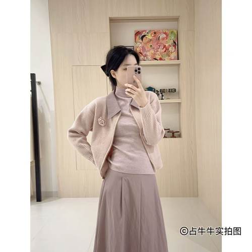 占牛牛I.NUNIU 低饱和度 粉紫色针织衫蛋白皮裙套装