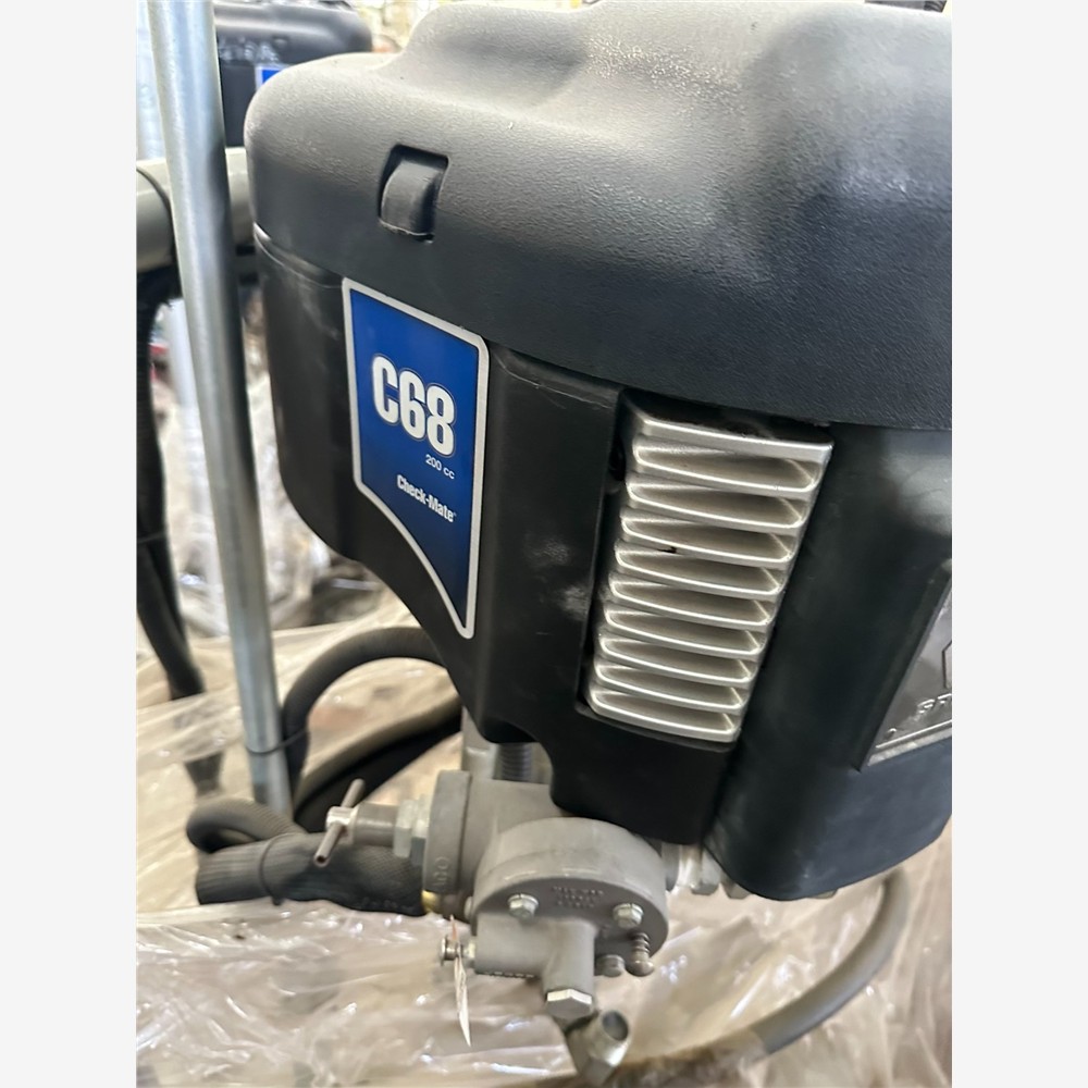 固瑞克涂胶泵200CC，99成