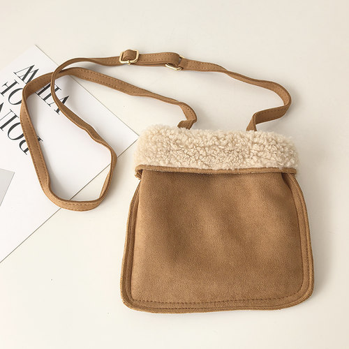 韩版通勤羊羔绒斜挎单肩包女秋冬毛绒水桶包大容量手提包逛街百搭
