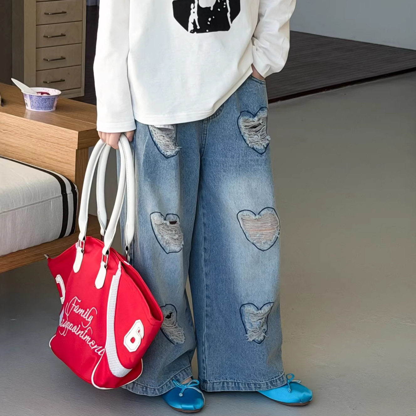 女大童童裤2026春夏季新款女童爱心破洞牛仔裤中童女宝直筒阔腿裤