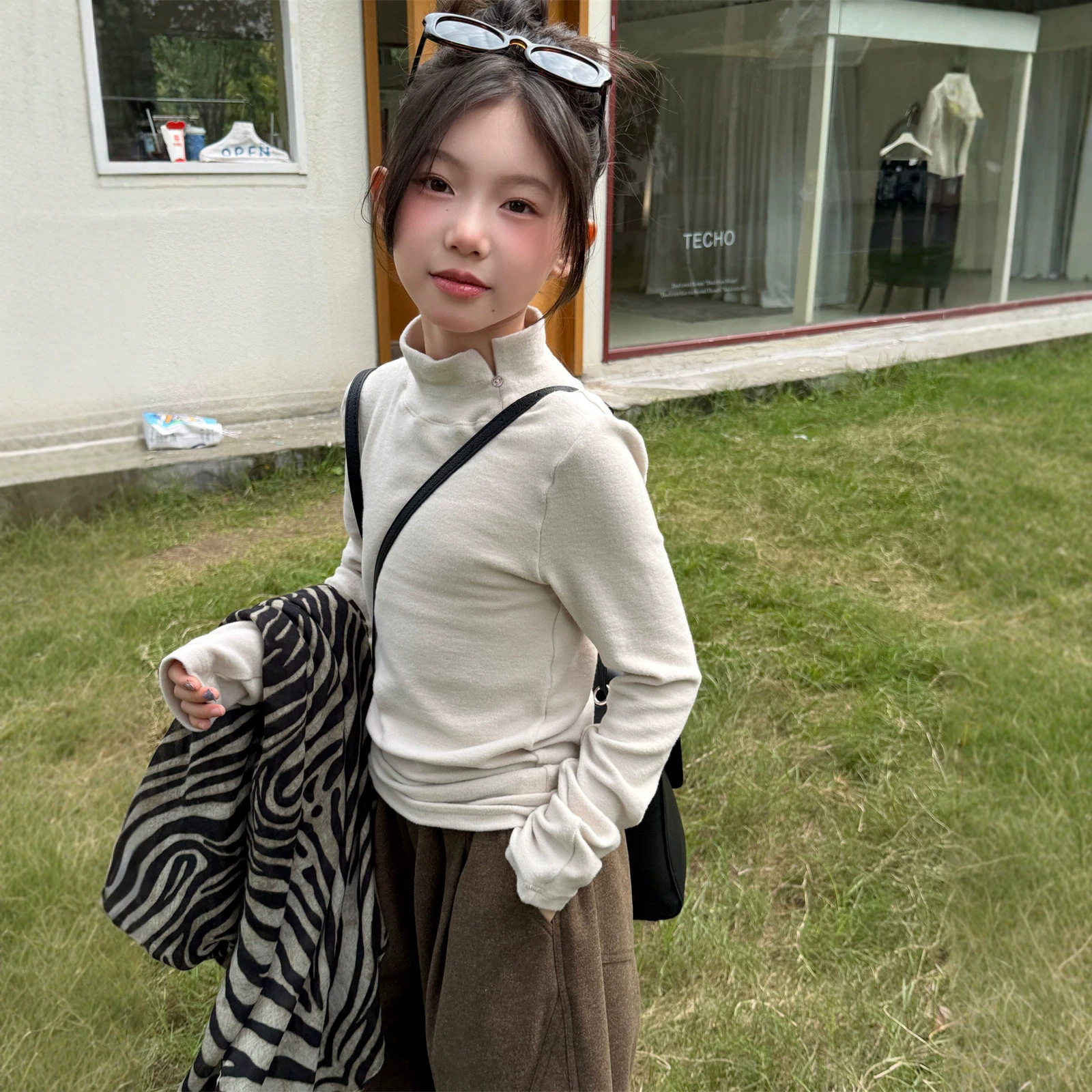花与寻女童2026年冬款多色打底衫简约纯色软糯亲肤女童保暖上衣