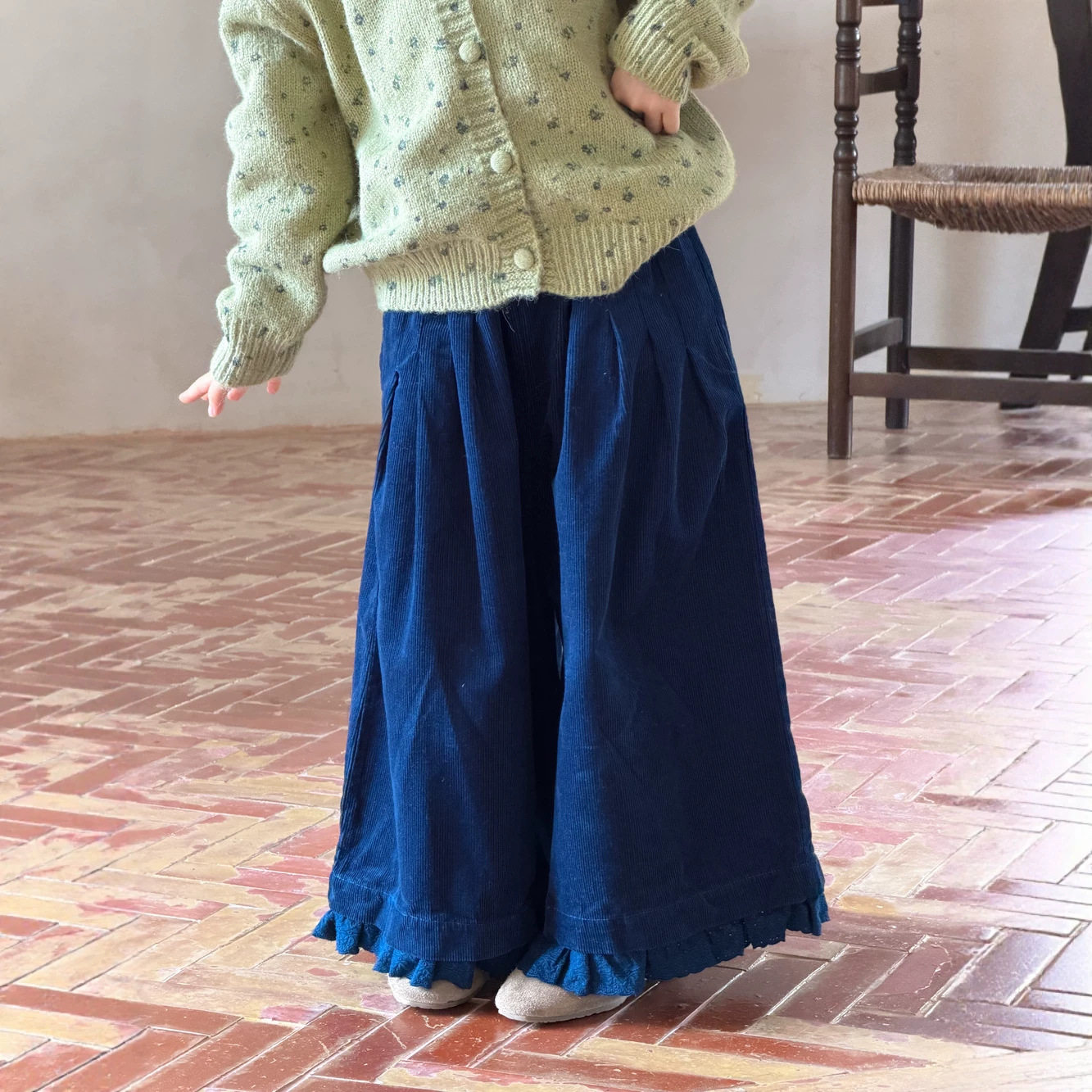 半柚童裤2026秋季女童韩版纯色休闲阔腿裤儿童百搭宽松花边长裤子