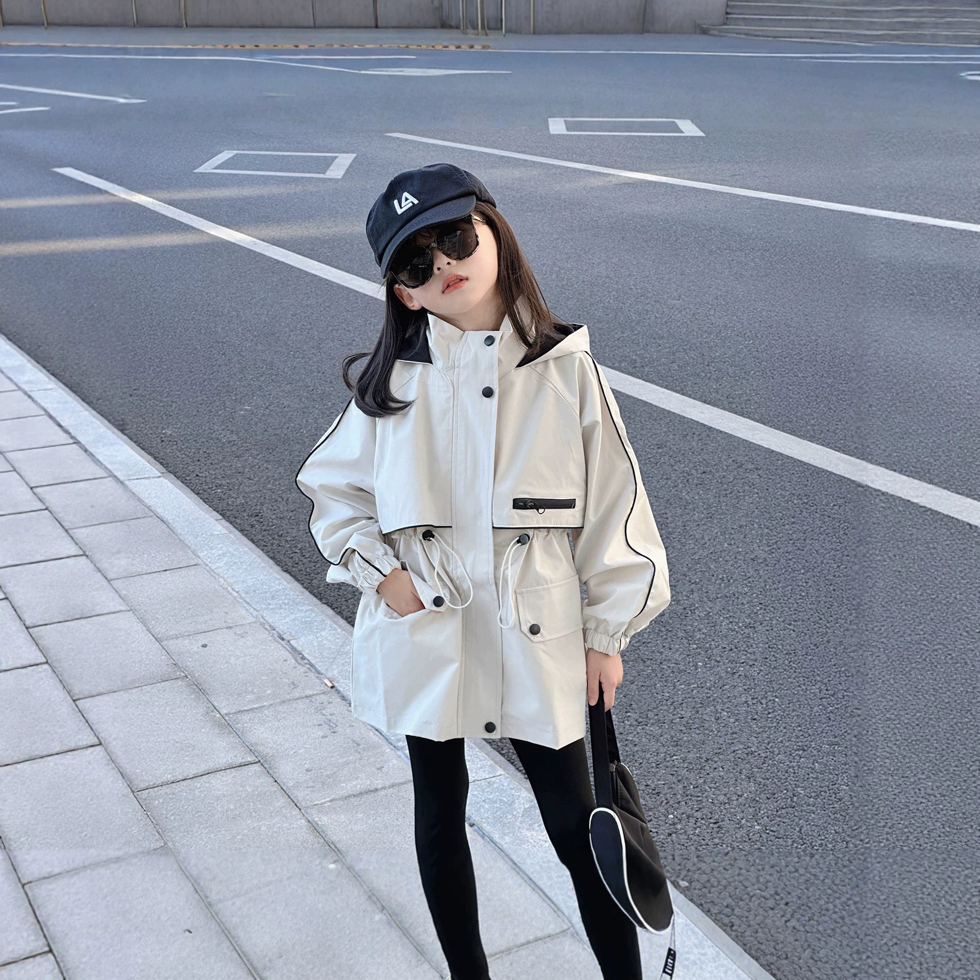 又酷又飒的女童外套秋2026新款女大童春装冲锋衣儿童春秋洋气风衣