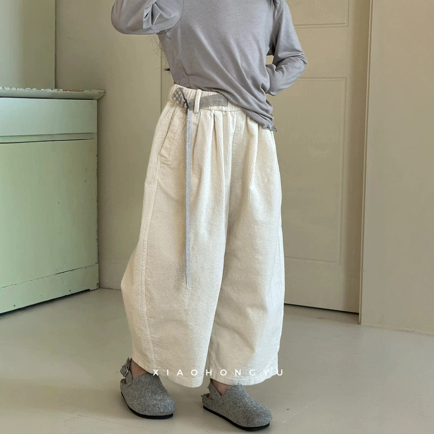 小红鱼女童灯芯绒裤子秋装2026新款秋季米白色休闲裤亲子装哈伦裤