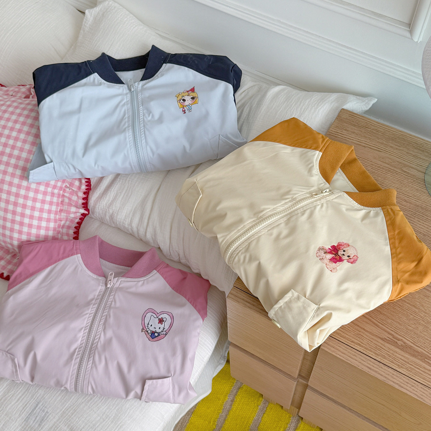 儿童棒球服2026春秋新款撞色插肩袖卡通印花拉链外套轻薄防风夹克