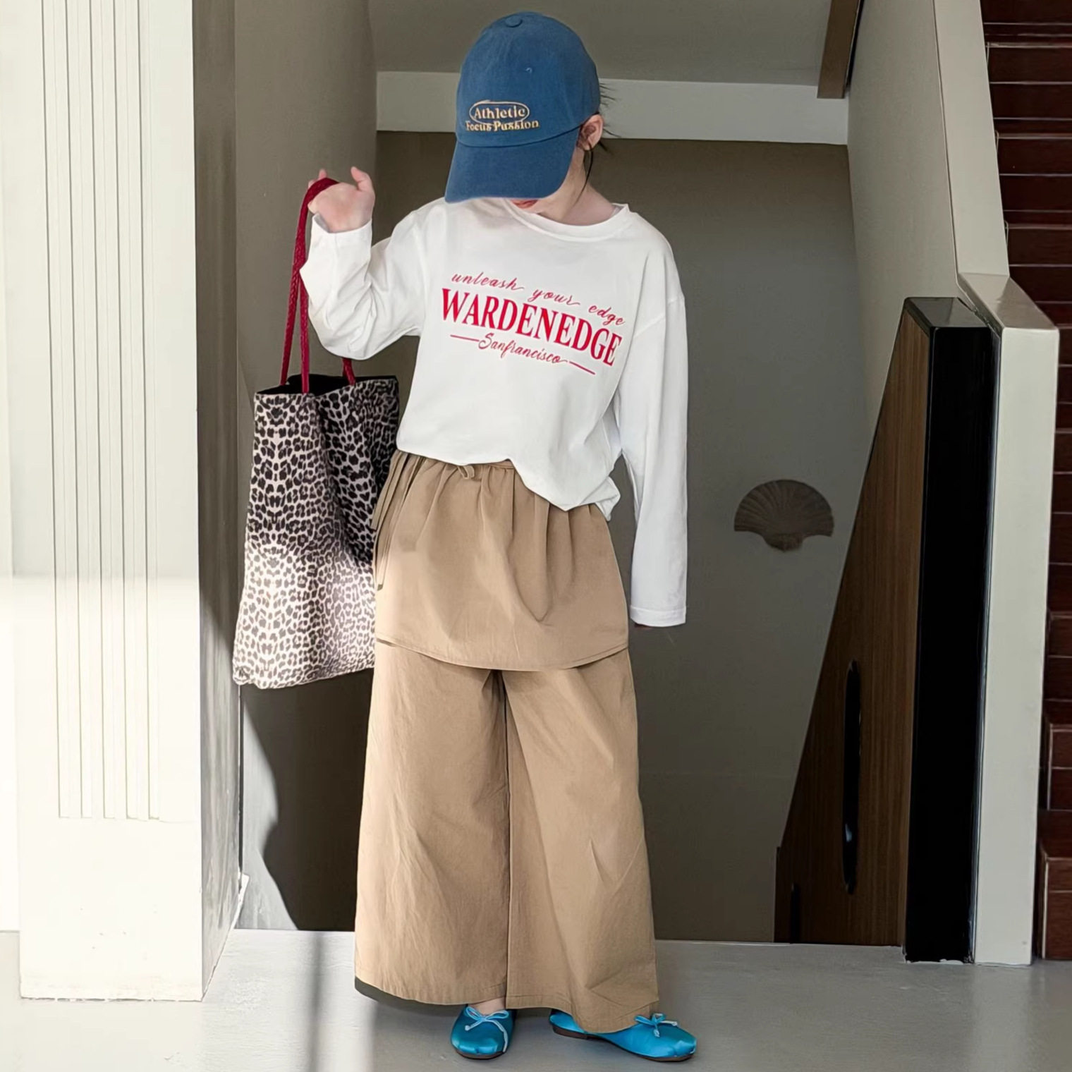 小女孩童装2026春新款儿童字母长袖t恤衫中童男女童宽松打底衫T恤