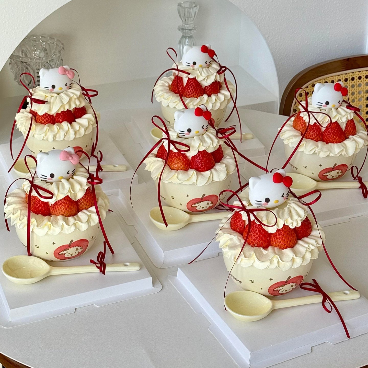 网红2026圣诞节新年hellokitty草莓碗蛋糕装饰kt猫苹果小狗陶瓷碗