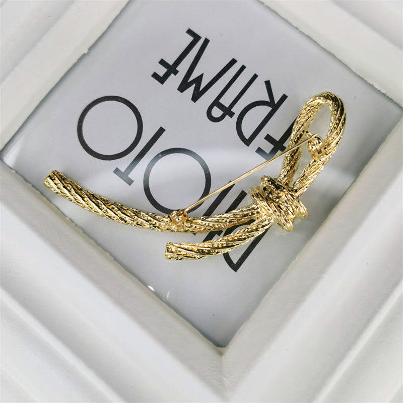 光辉新款合金镀金全新饰界欧美饰品古董款流线型蝴蝶结 花女现货