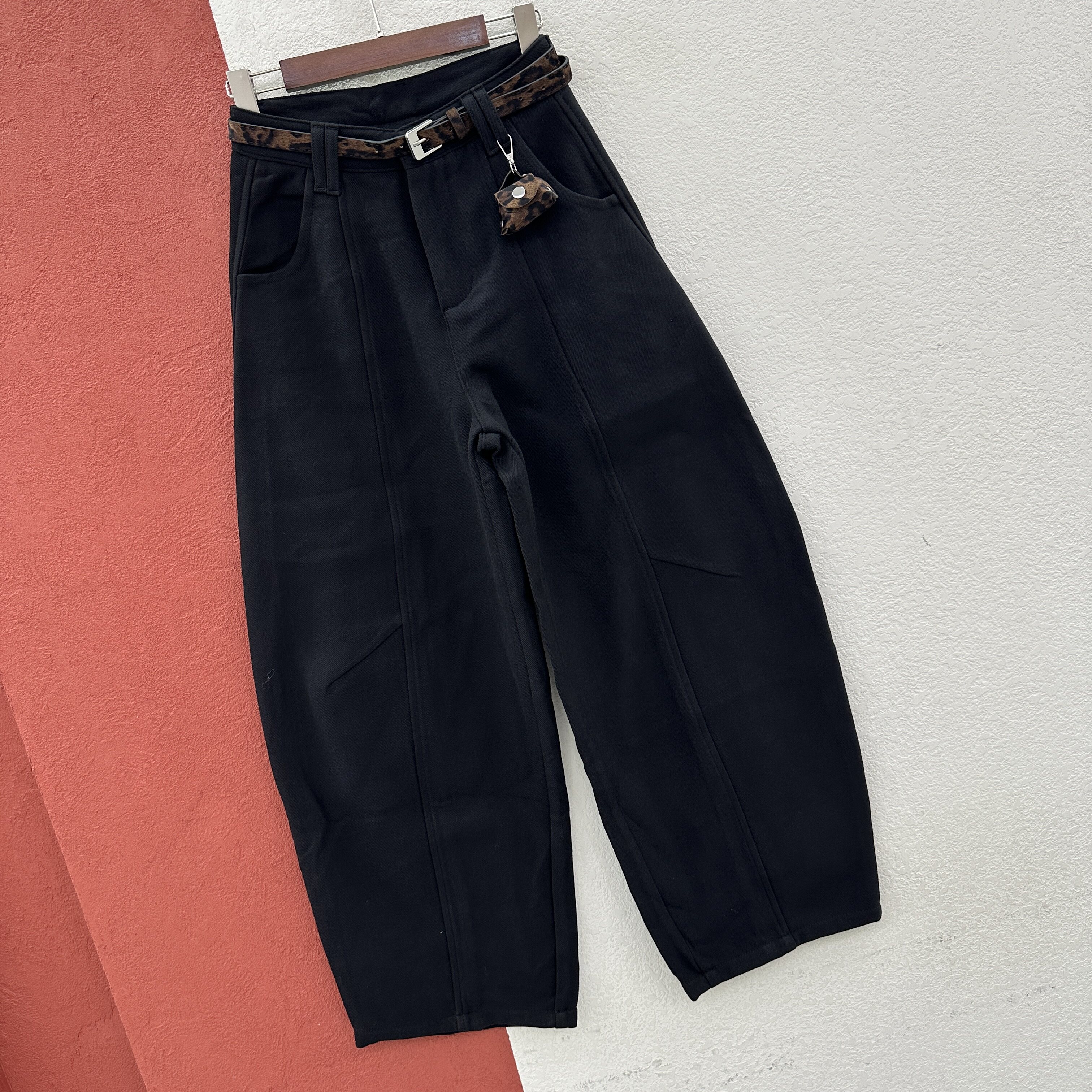 2026秋款JEANS红提子19156女高腰压线弯刀裤面料毛呢筒裤豹纹长裤