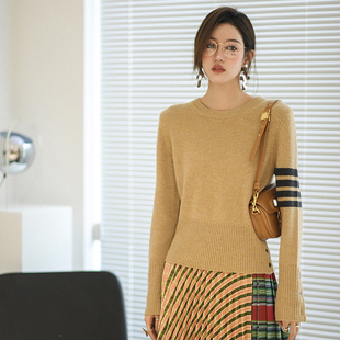 CAN秋季 高级感卡其色羊毛毛衣女慵懒显瘦针织上衣 新款