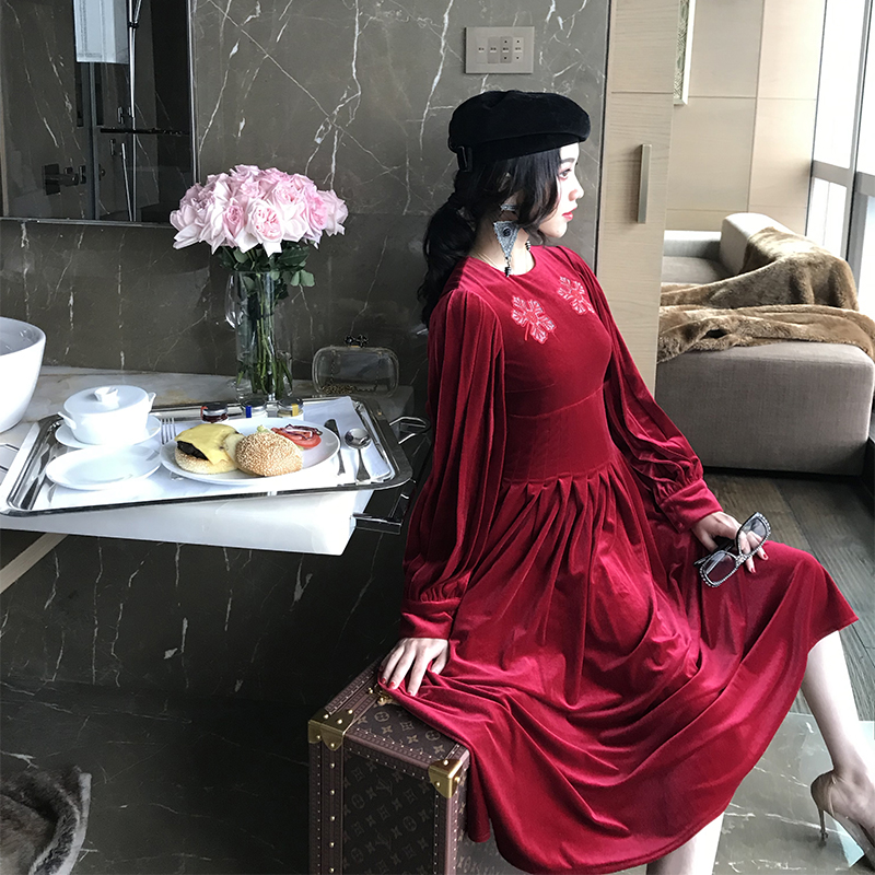 can红色洋气绣花修身垂感连衣裙