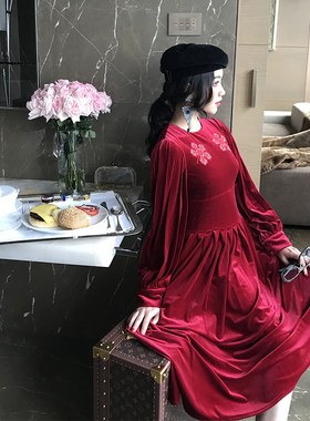can红色洋气绣花修身垂感连衣裙