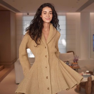 Forevercan女装2026新款巴塞尔青果领蜂腰掐腰感针织连衣裙