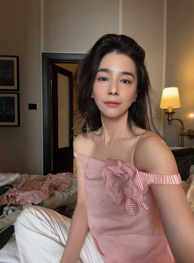 SSAVAGE女装“栀红朵”红白竖条纹立体玫瑰一字肩吊带上衣