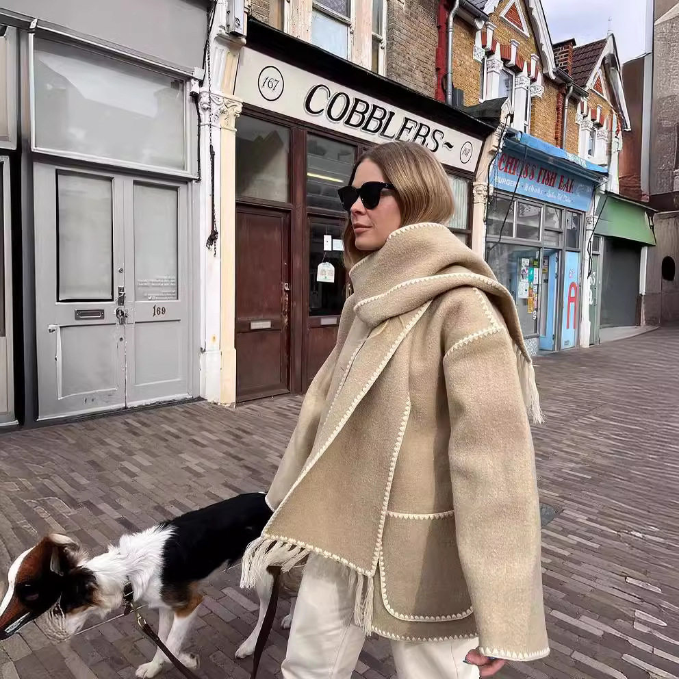 韩系温柔风燕麦色围巾款毛呢外套女宽松显瘦气质大衣 Coat Chic