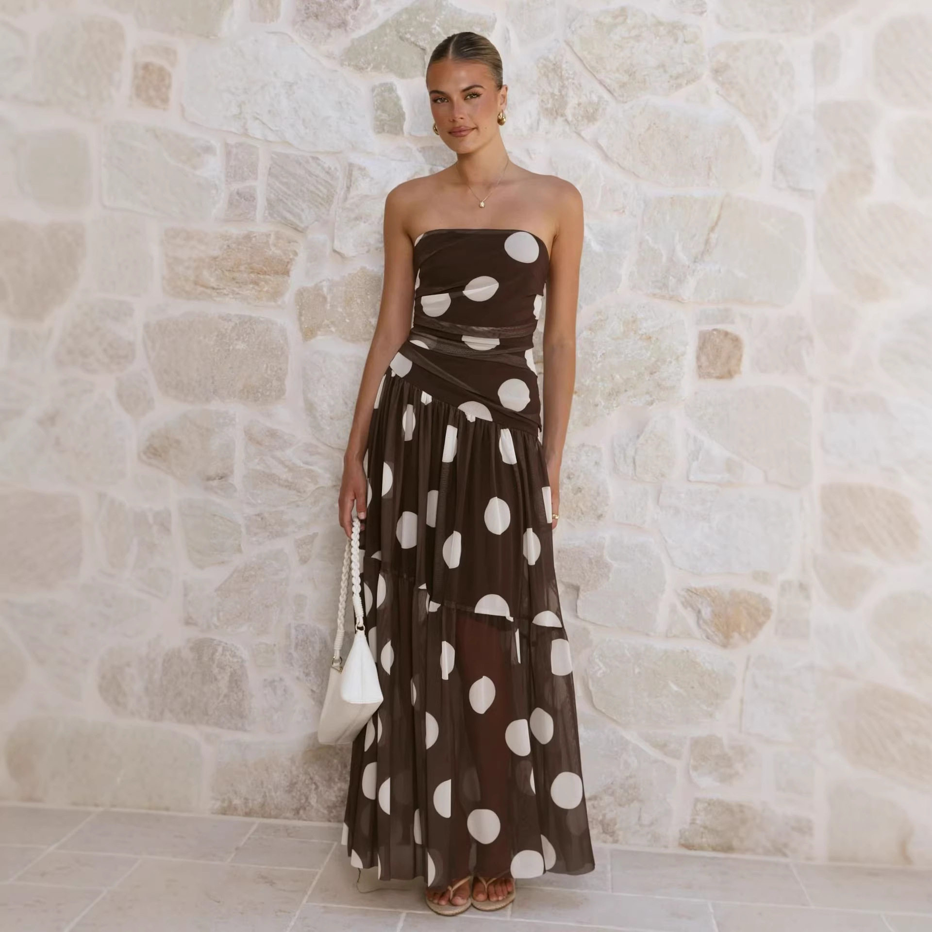 夏季海边度假连衣裙 versatile strapless dress with polka dots