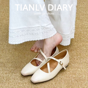 2025年春秋新款 女 日式 甜美风一字扣带舒适休闲低跟尖包头浅口单鞋