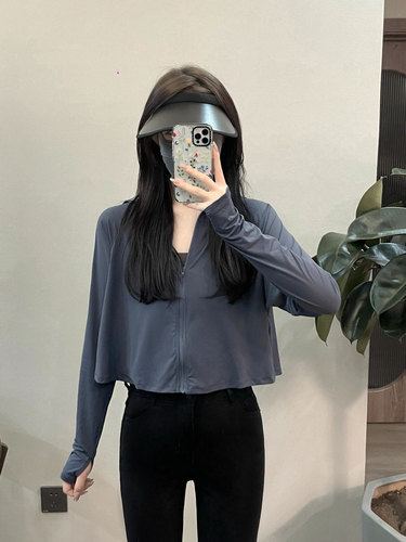 短款宽松显瘦百搭运动拉链外套女