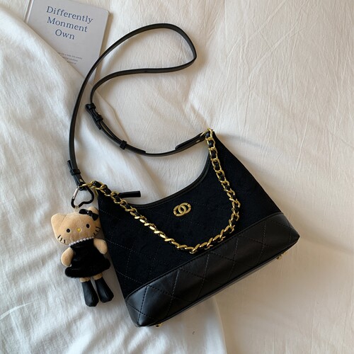 今年流行高级感菱格链条包斜挎包