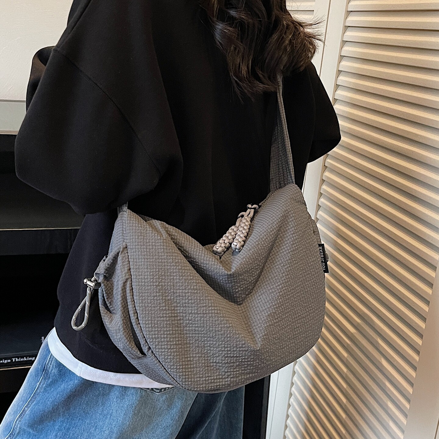 休闲大容量格子布包宽肩带斜挎饺子包女式2025新款百搭简约包包,箱包皮具/热销女包/男包,胸包,淘宝优惠券,粉丝福利购,淘宝优惠卷