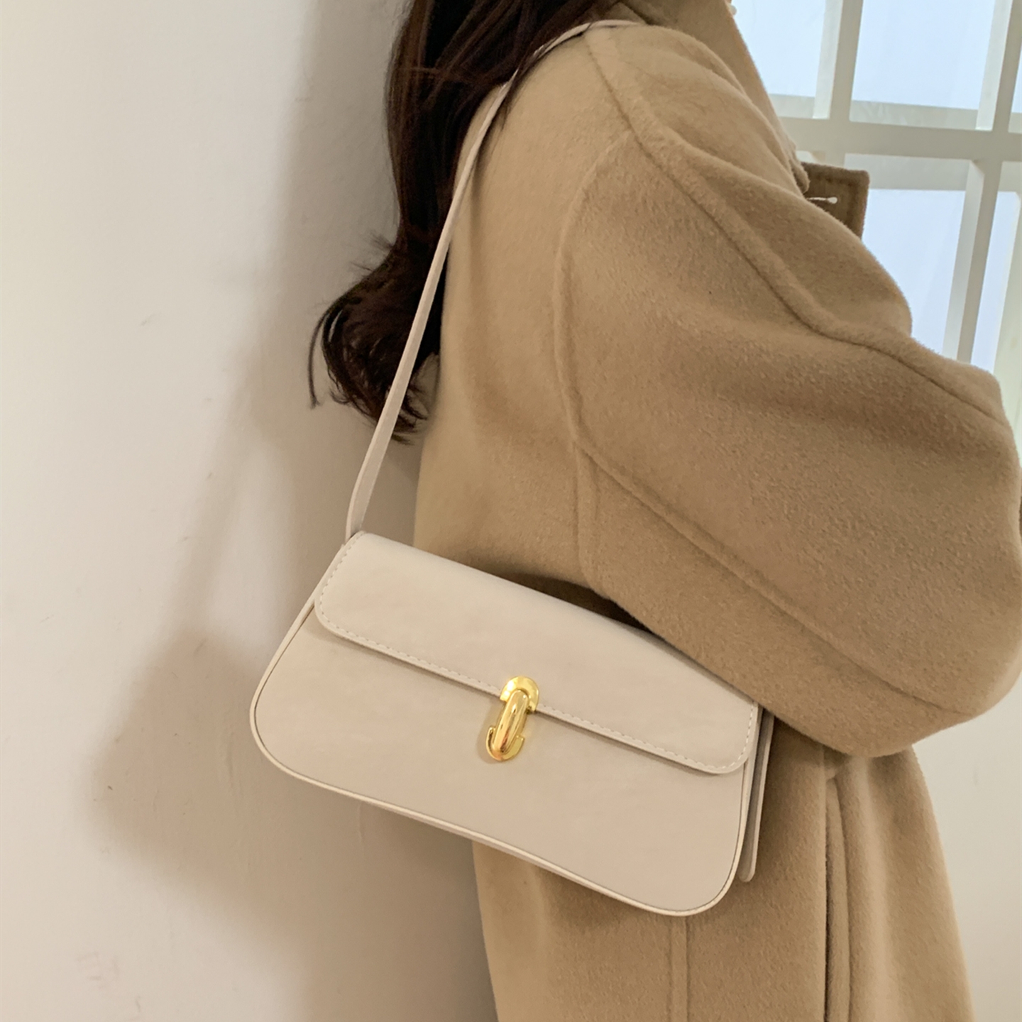 高级感质感白色斜挎包手机包