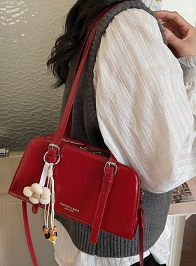 高级感小众红色质感腋下斜挎包2026新款潮百搭小包包小方包女款