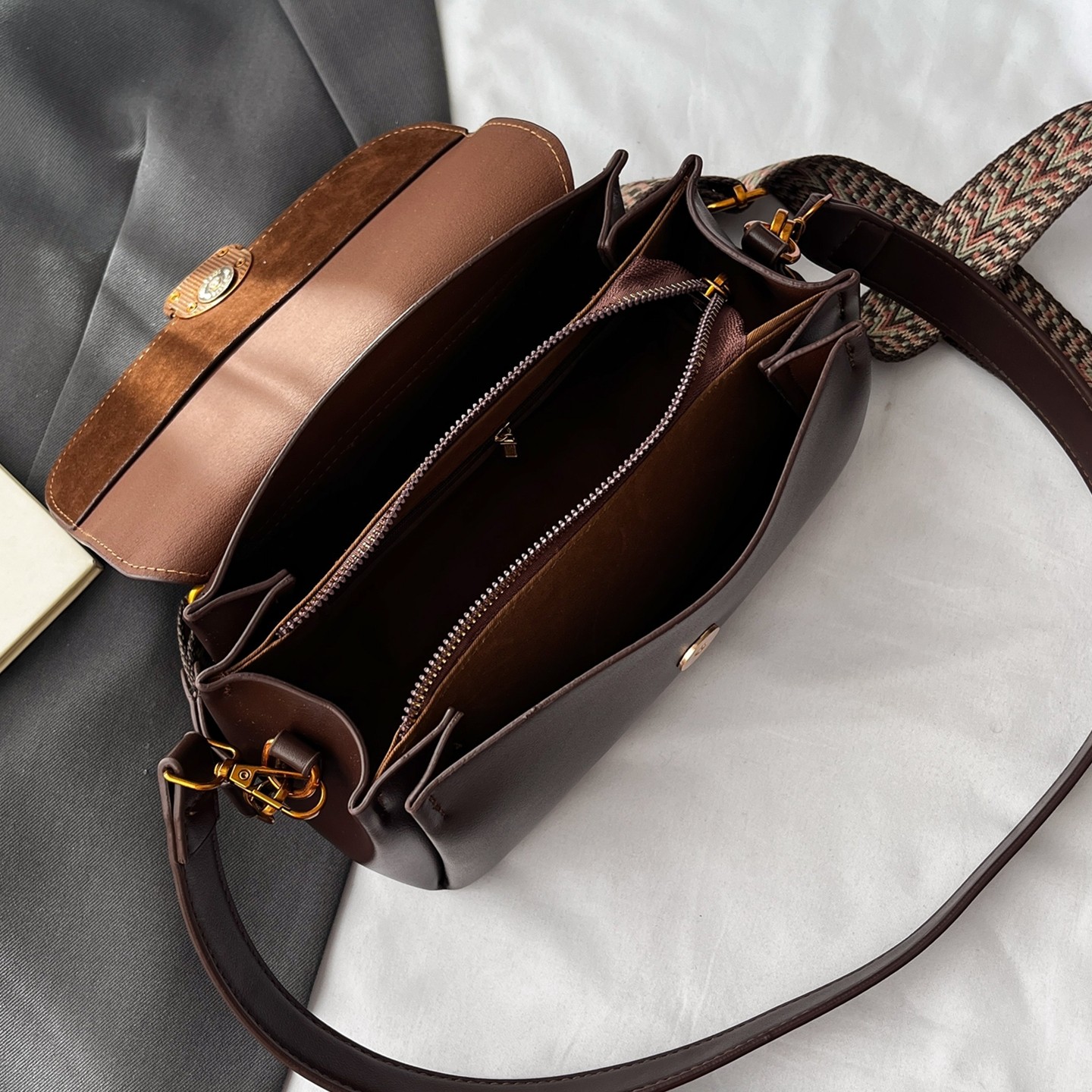 【两条肩带】多隔层复古小众斜挎包2025新款潮百搭高级感小包包,箱包皮具/热销女包/男包,胸包,淘宝优惠券,粉丝福利购,淘宝优惠卷