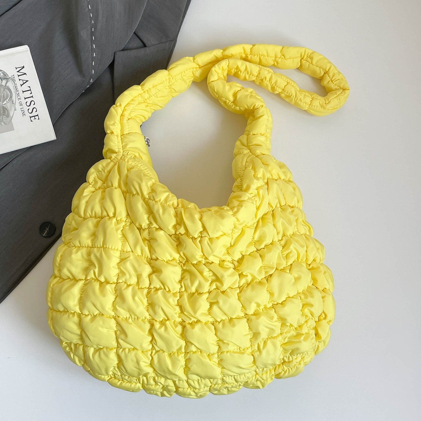 大容量慵懒黄色泡泡包斜挎大包