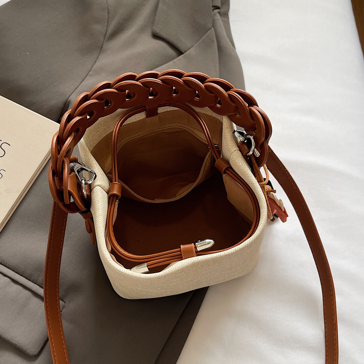 【有拉链暗袋】今年流行小众设计感手拎斜挎水桶包2026新款潮百搭