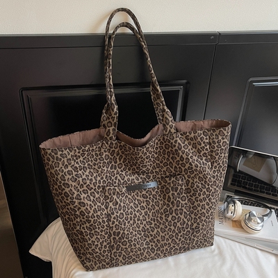 大容量慵懒风松弛感豹纹大包