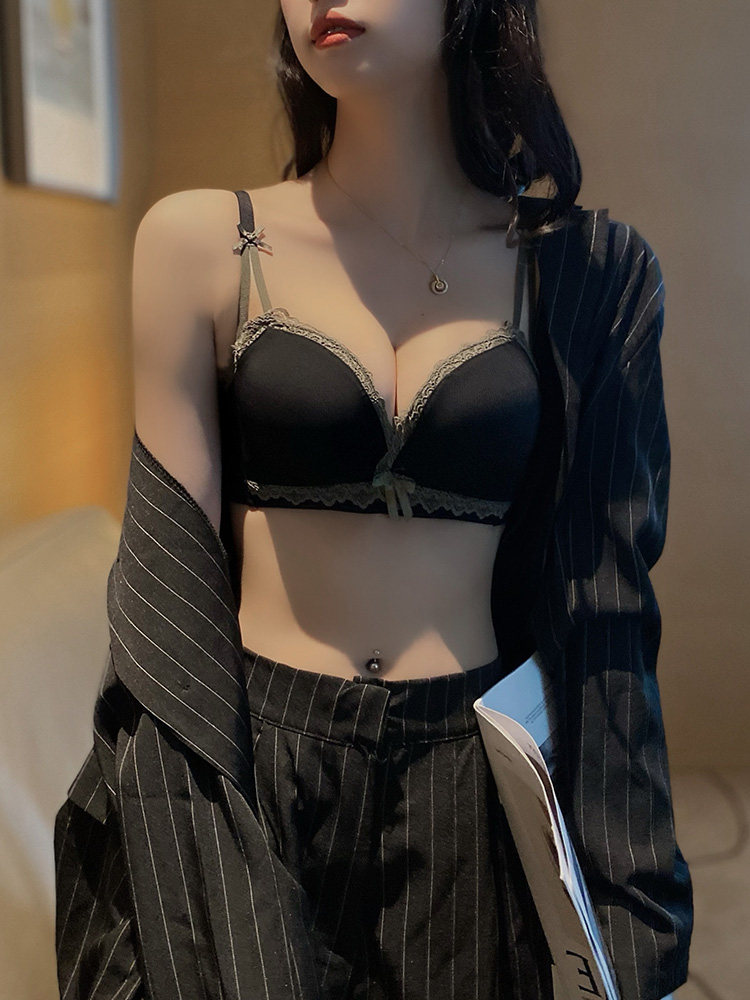 2024新款小胸聚拢内衣女黑色加厚4cm性感防下垂无痕显大文胸套装