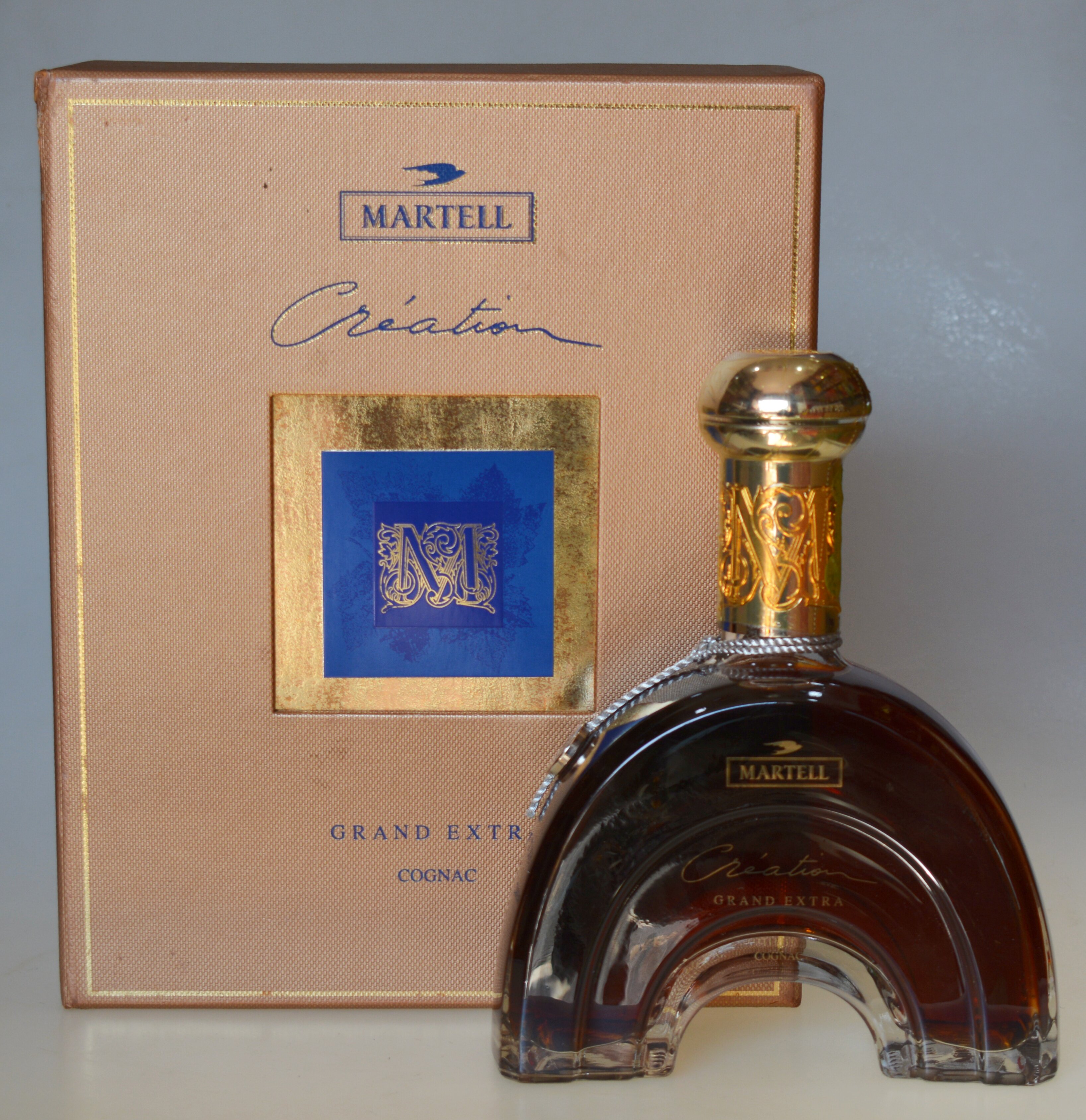 老洋酒收藏2007年法国martell马爹利凯旋干邑白兰地700ml旧版礼盒