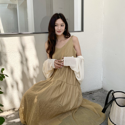F.THREE三姐妹-夏上新拍照超好看精致氛围感吊带连衣裙92158