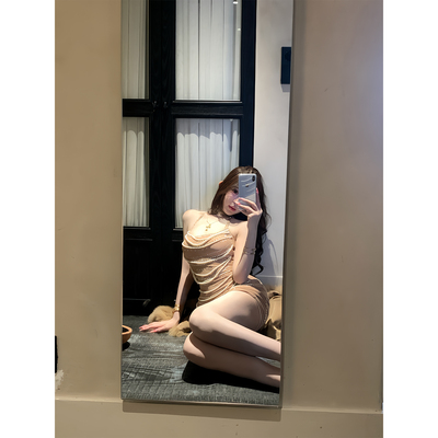 项天鹅er 贵气感挂脖吊带连衣裙女2025冬新款高级包臀裙生日裙子