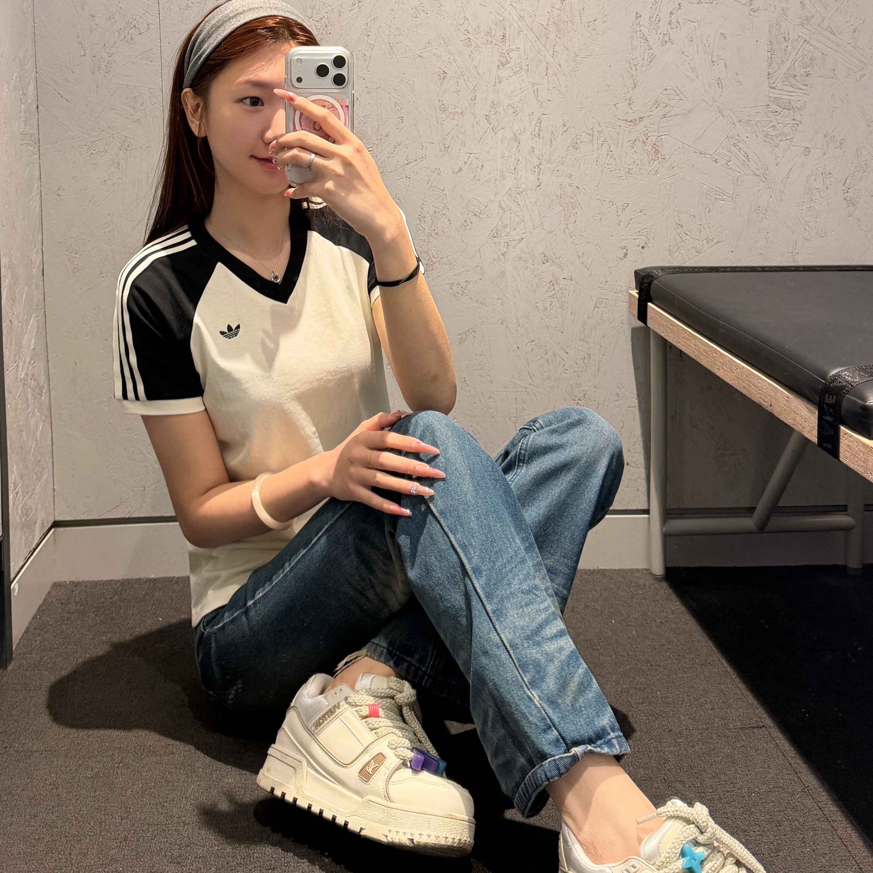 adidas/阿迪达斯三叶草运动V领拼色短袖插肩袖T恤女款 KF0316