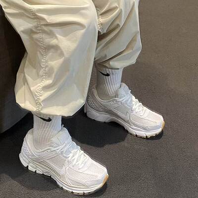 耐克  舒适柔软低帮 休闲训练城市通勤跑步鞋女款白色 FJ2028-104