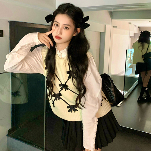 Real shooting of autumn clothing brand modified Hong Kong flavor design sense bow Knit Sweater Vest blouse women